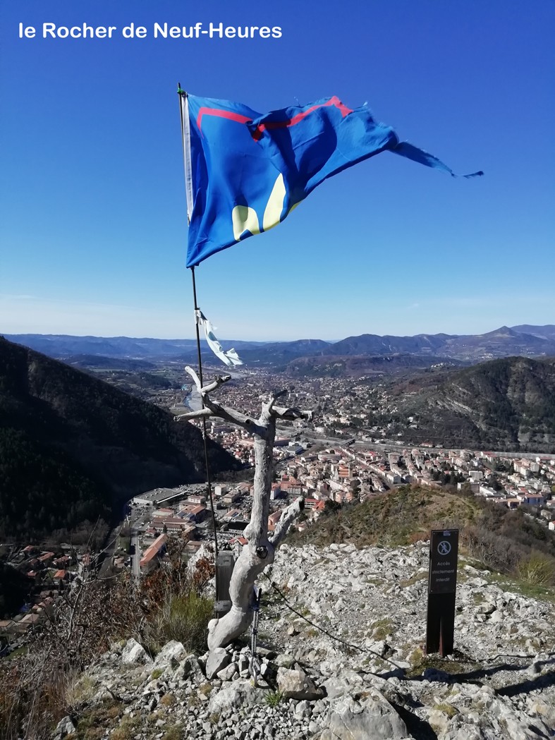 Les trois chapelles et le rocher de neuf heures 8 